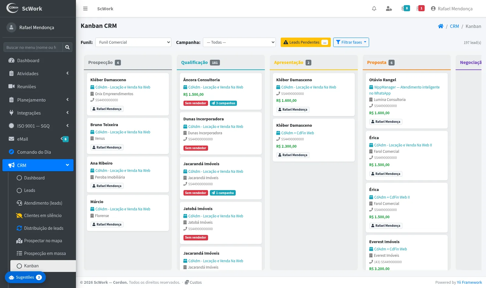 Kanban do CRM do ScWork, com negócios distribuídos por fase do funil