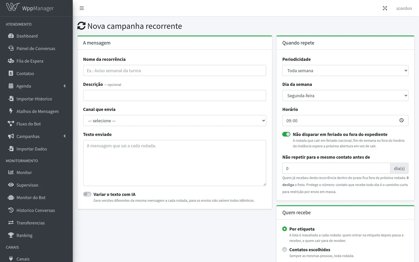 Tela de nova campanha recorrente: mensagem, canal, periodicidade, dia da semana, horário, opção de não disparar em feriado e público por etiqueta